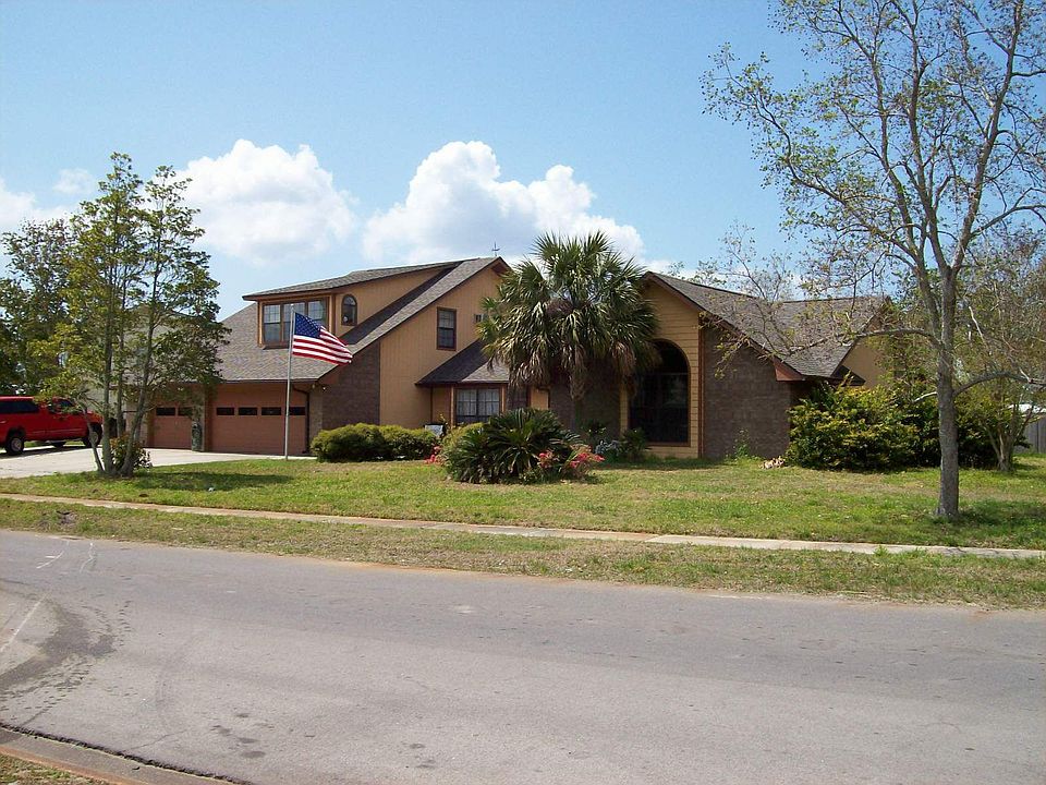 1st image of 832 Plantation Way