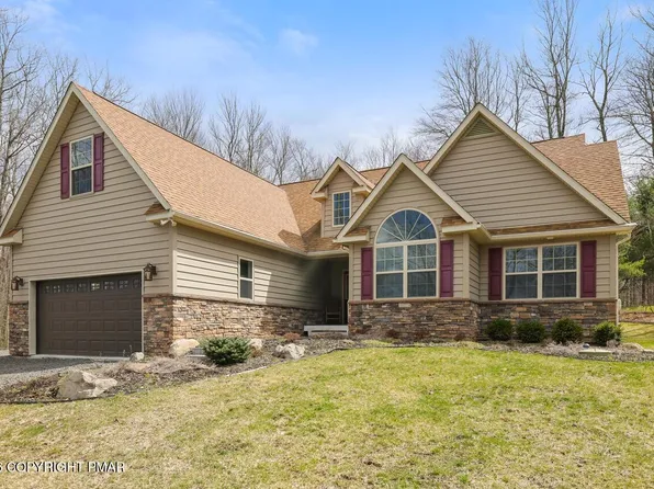 293 Wolf Hollow Rd, Lake Harmony, PA 18624