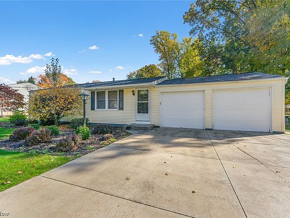 2nd image of 7866 Castle Rock Dr NE