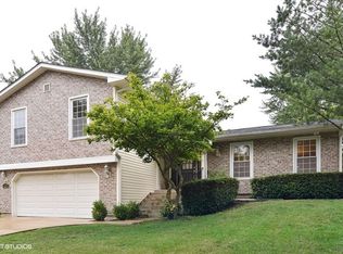 4240 Eisenhower Cir, Hoffman Estates, IL 60192