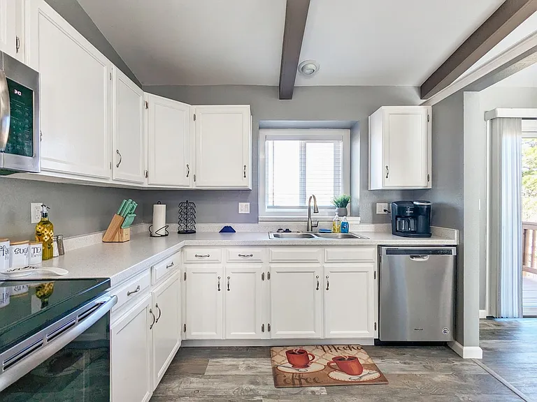 3330 Mirage Dr — Photo 20
