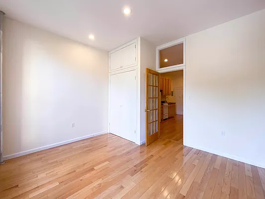 Rented by Compass | media 22