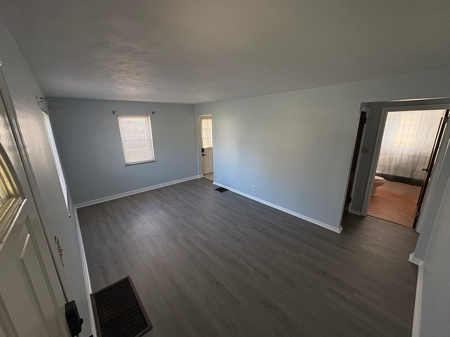3 bed, 1250 sqft, $1,995 — Photo 2