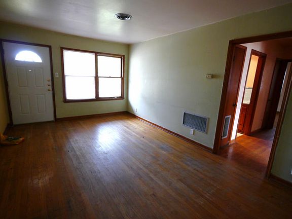 2nd image of 5913 Hugo Dr