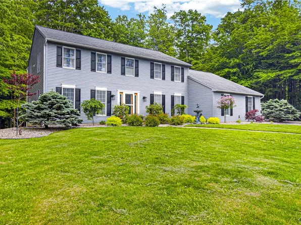 8 Silver Birch Ct, New Hartford, NY 13413