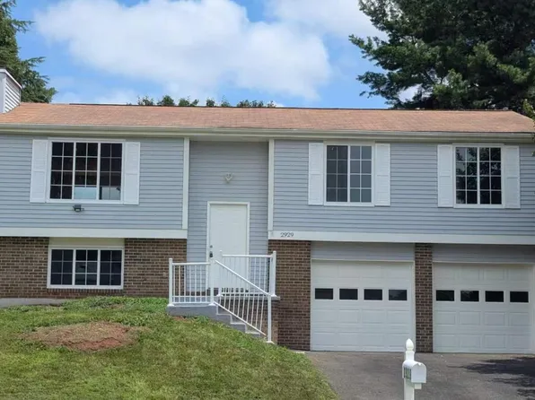 2929 Ashdown Forest Dr, Herndon, VA 20171