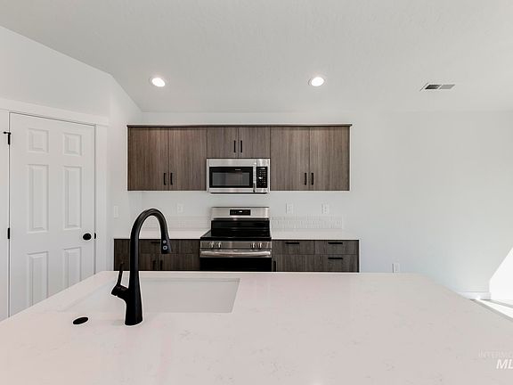 5th image of 18360 N Trumpet Lily Ave