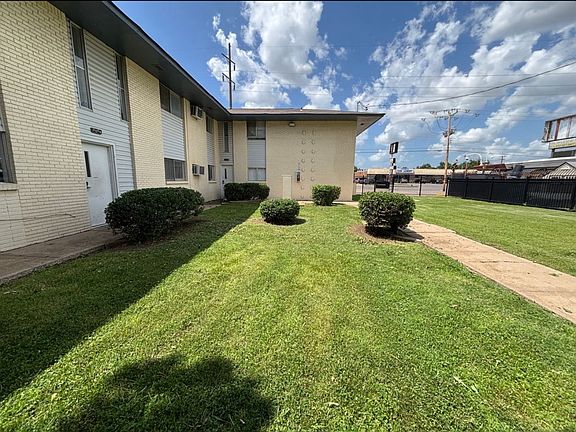 2nd image of 1116 SW 59th St Unit 9
