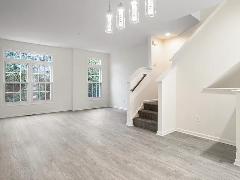 8852 Mansion View Ct — Photo 2