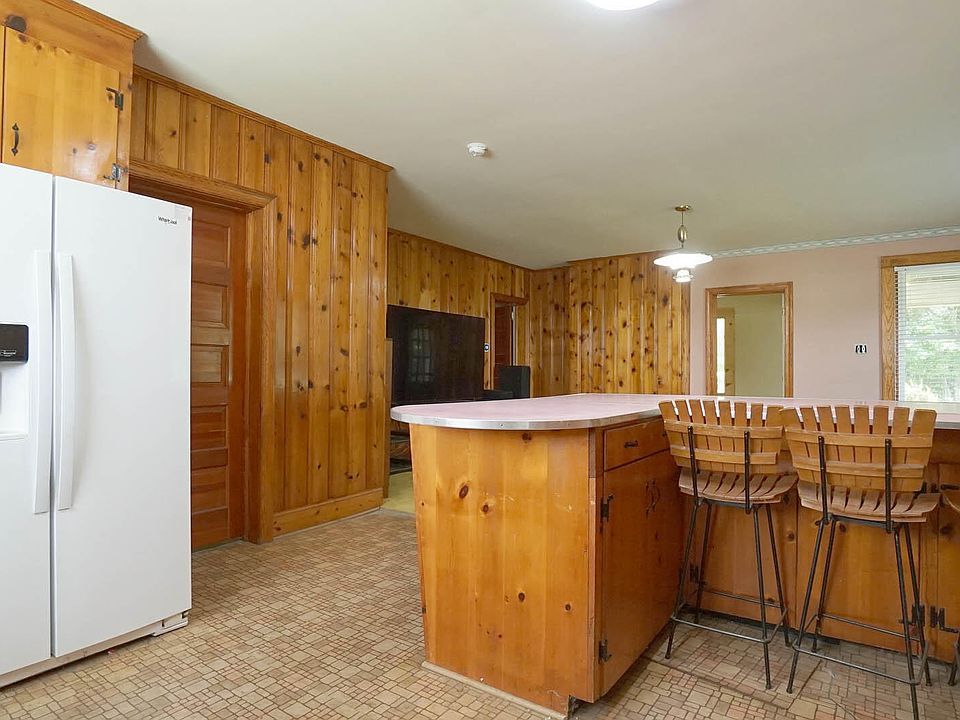 46th image of 131 King Rd