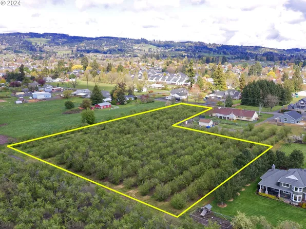 NE Chehalem Dr, Newberg, OR 97132