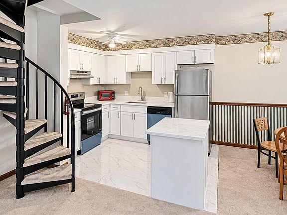 5th image of 19 Summit Ct