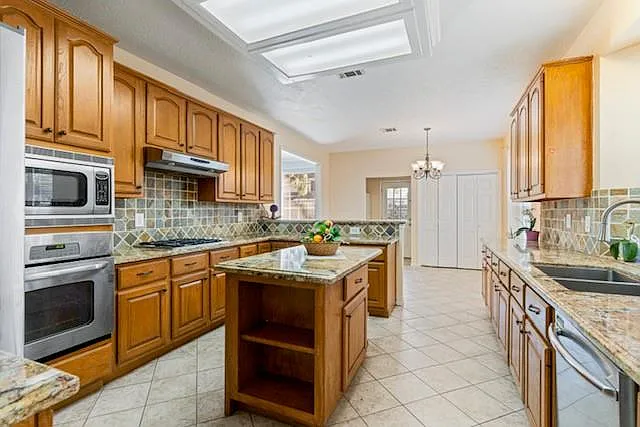 6419 Sutter Park Ln — Photo 8