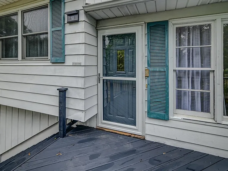 10 Bradford Ln — Photo 6