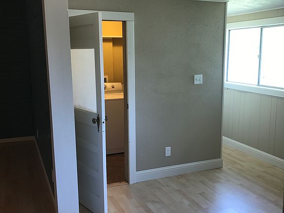 3rd image of 816 Seydler St
