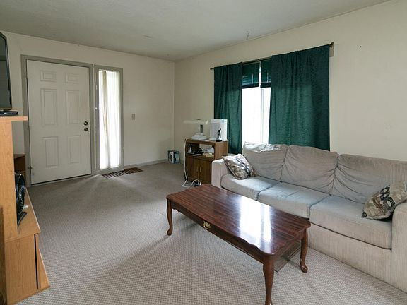 4th image of 1721 Cambridge Dr