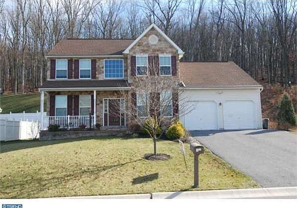 1st image of 422 Fern Rd