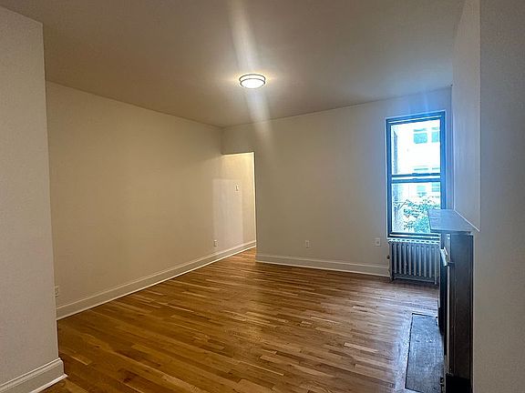 5th image of 313 W 54th St APT 4