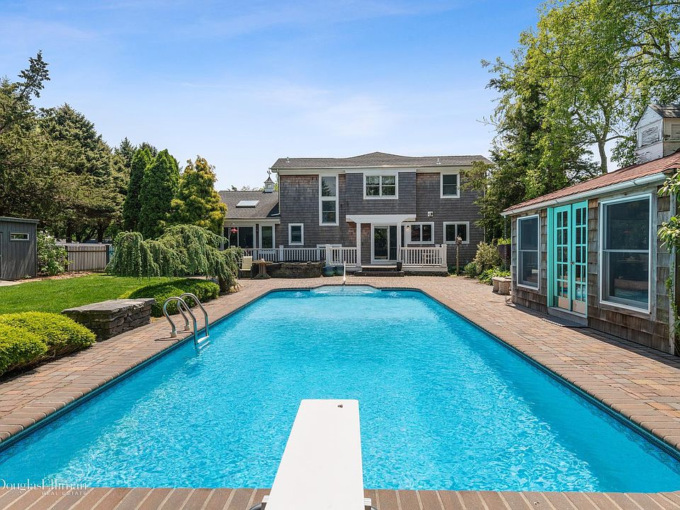 1st image of 425 Fawn Ln