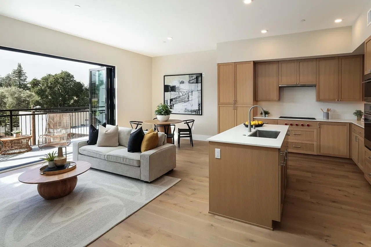 2 bed, 2.5 bath, 1350 sqft, $7,950 — Photo 3