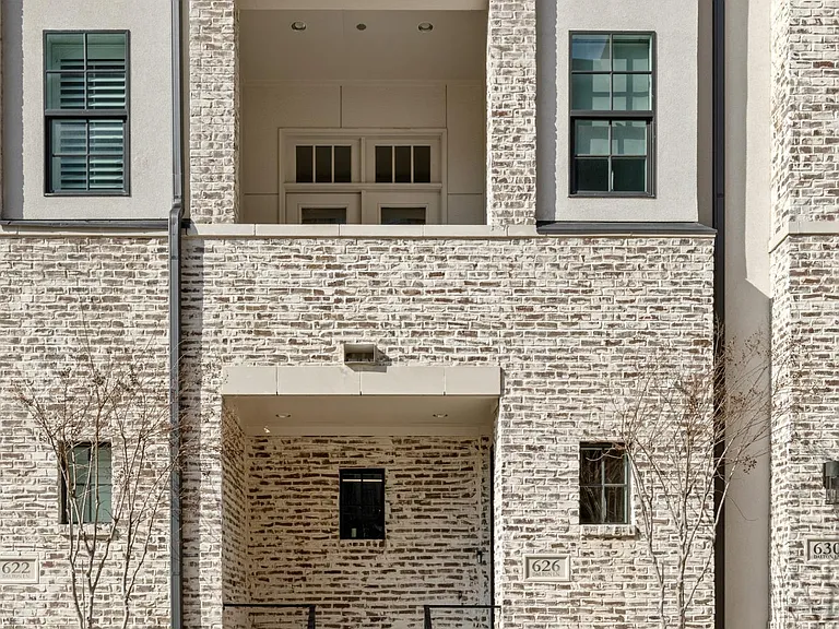 626 Dalton Ln — Photo 6