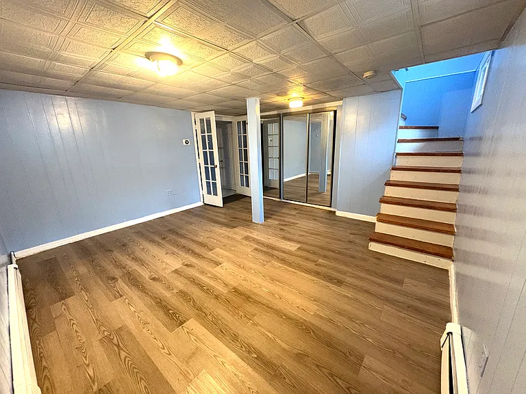 2nd sitting area (possible 4th bedroom)