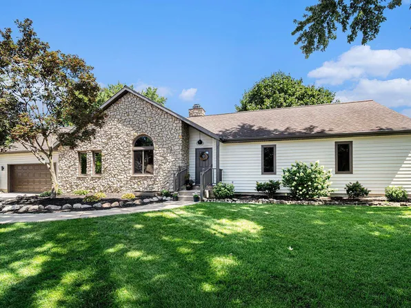 1307 Pickwick Ct, Nappanee, IN 46550