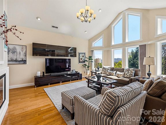 5th image of 24 Sunnie Rae Ln