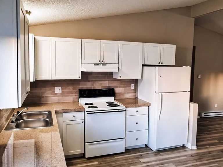 West Slope Apartments — Photo 27