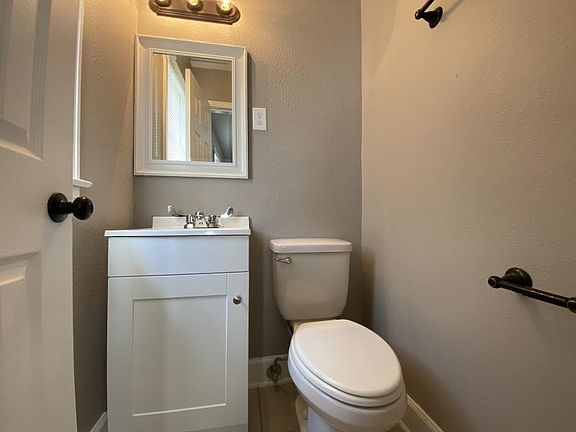 5th image of 3291 Gaylord Ln