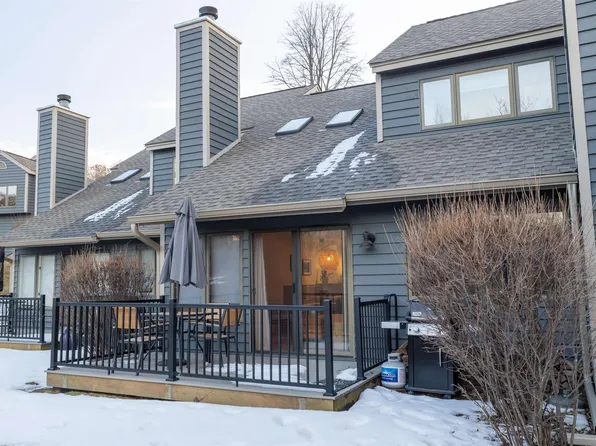 11 Valleywood Ln, Galena, IL 61036