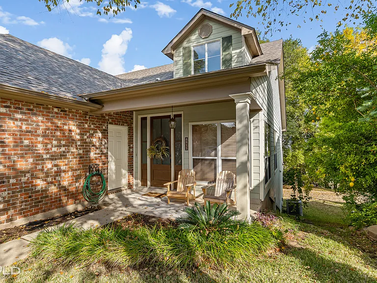 8915 Glenmora Dr — Photo 1