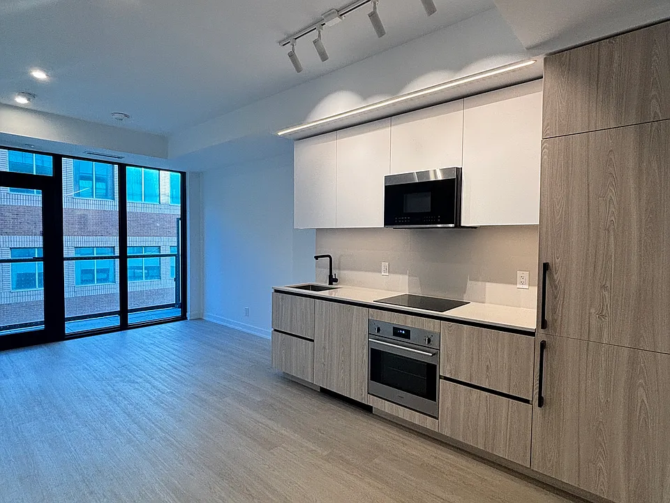 699 Sheppard Ave E #523