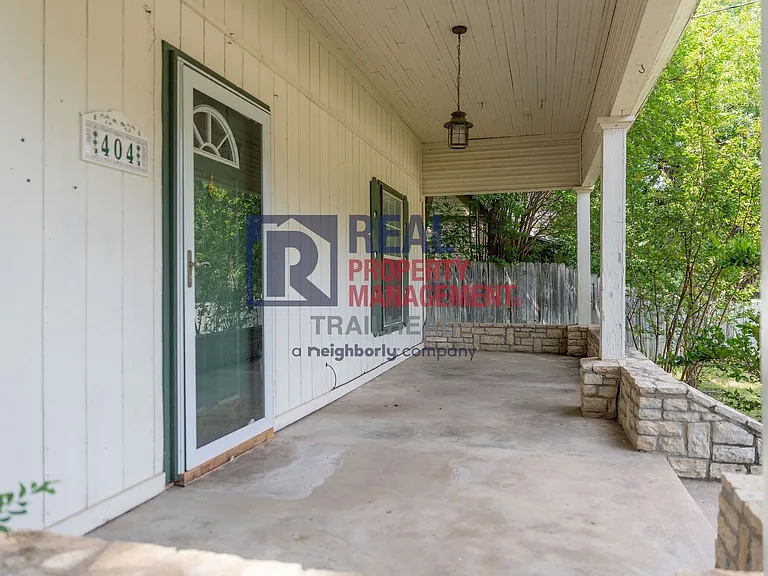 404 SW Barnard St — Photo 8