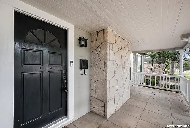 167 E Edgewood Pl — Photo 3