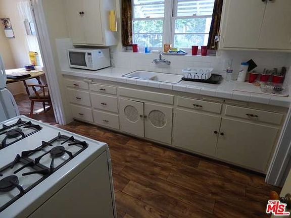 5th image of 3631 Harriman Ave