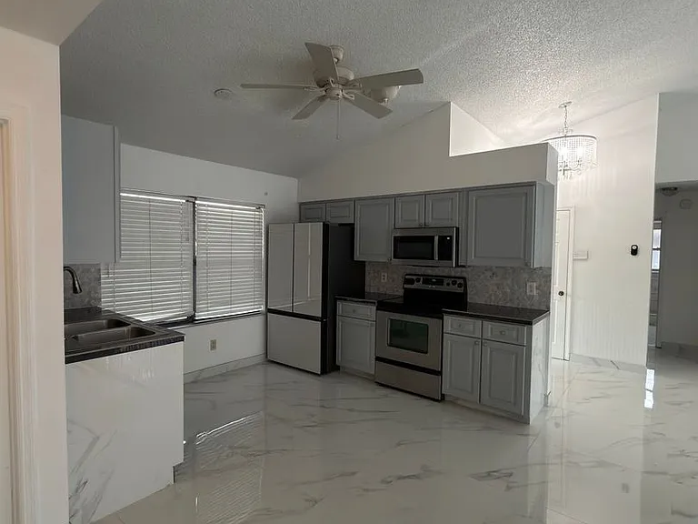 9142 Sabal Palm Cir — Photo 4