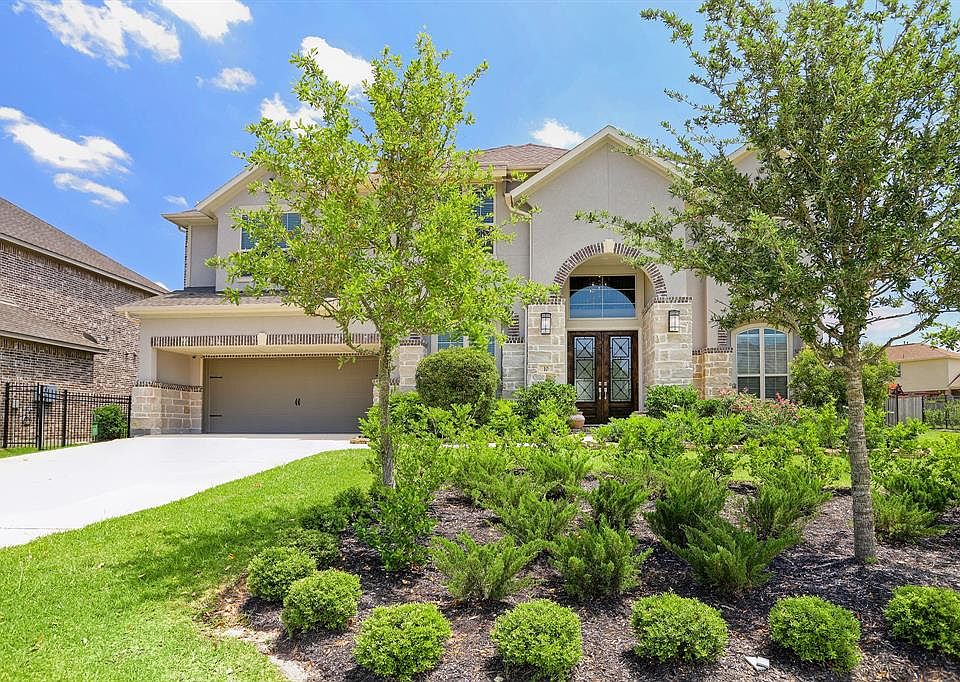 1st image of 10 Jaden Oaks Pl