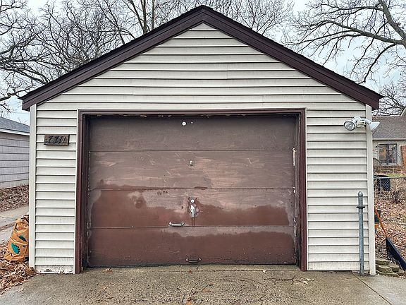 3rd image of 7711 North St