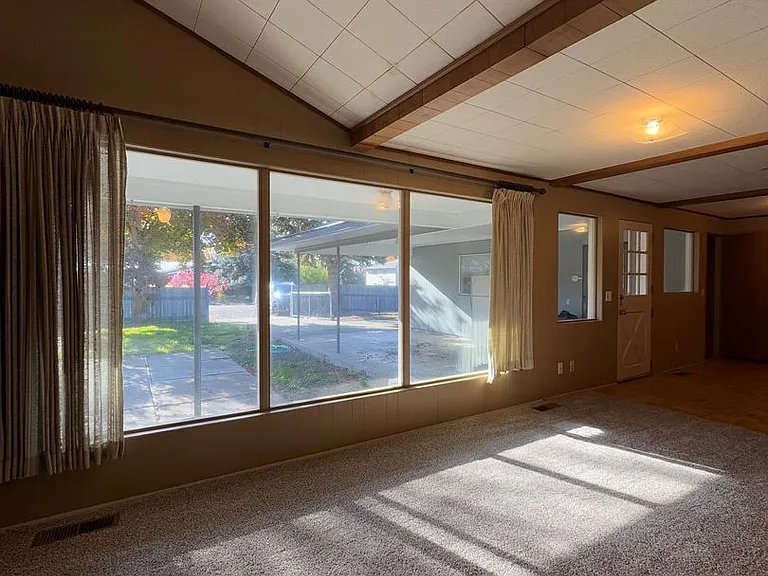 1001 N Brooklane St — Photo 22