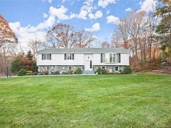 17 Rosellen Drive, Trumbull, CT 06611
