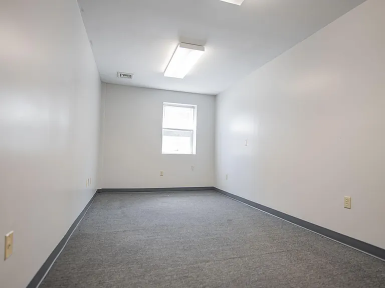 325 Market St — Photo 9