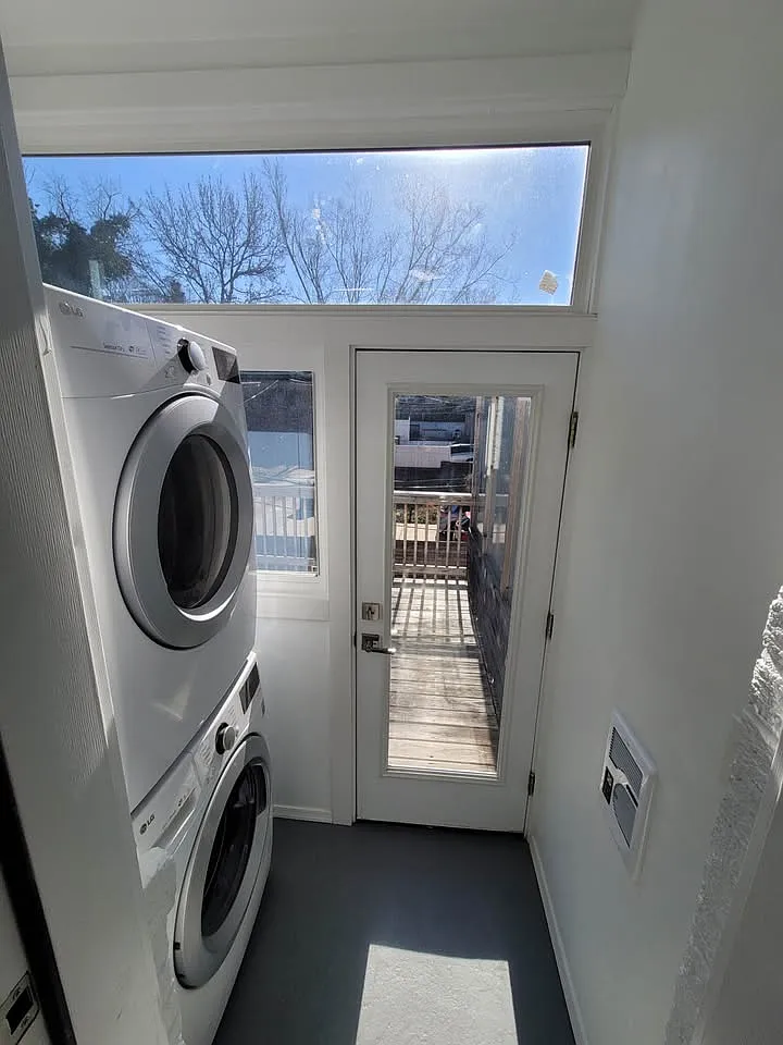2 bed, 820 sqft, $2,499 — Photo 3