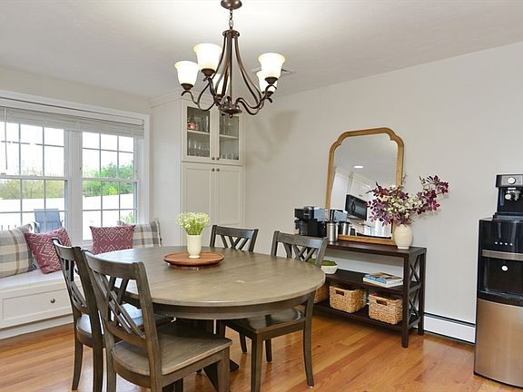5th image of 20 Wintergreen Ln