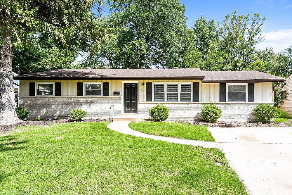 4 bed, 1.5 bath, 1524 sqft, $2,285 — Photo 1
