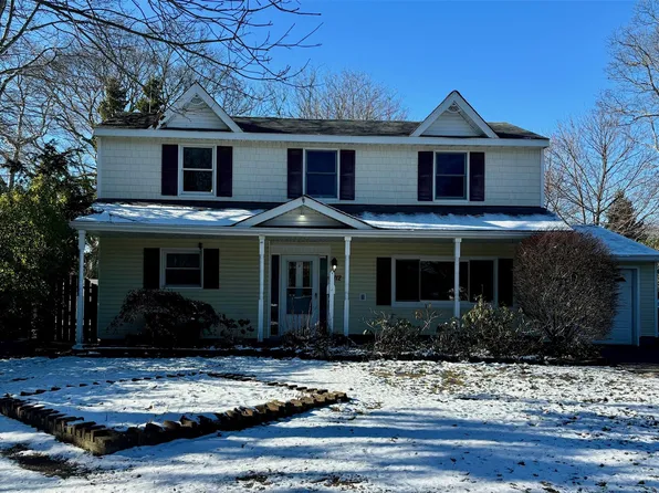 112 Dale Drive, Oakdale, NY 11769