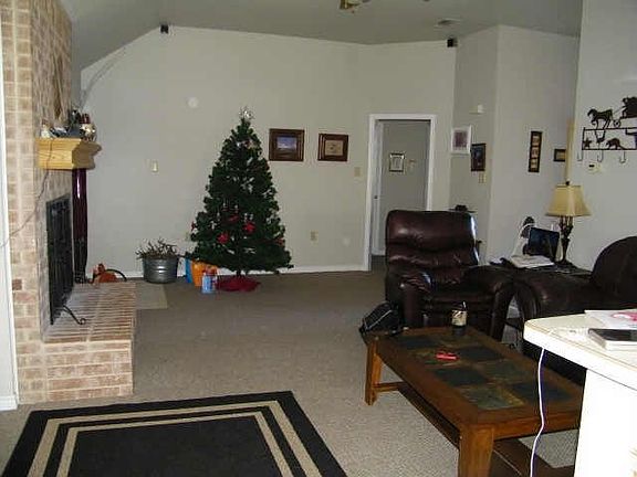 2nd image of 905 Green St