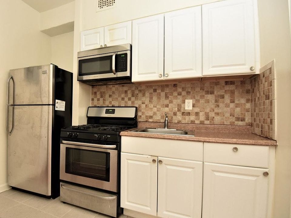 1st image of 390 E 21st St APT 1A