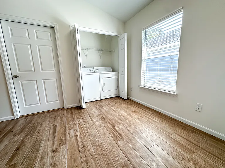 961 N Lilac Loop — Photo 7