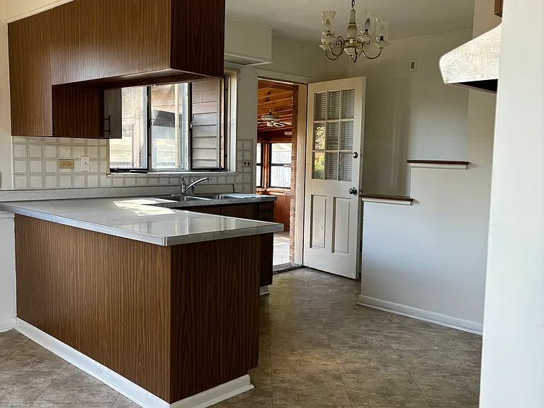 10923 Windsor Dr — Photo 8